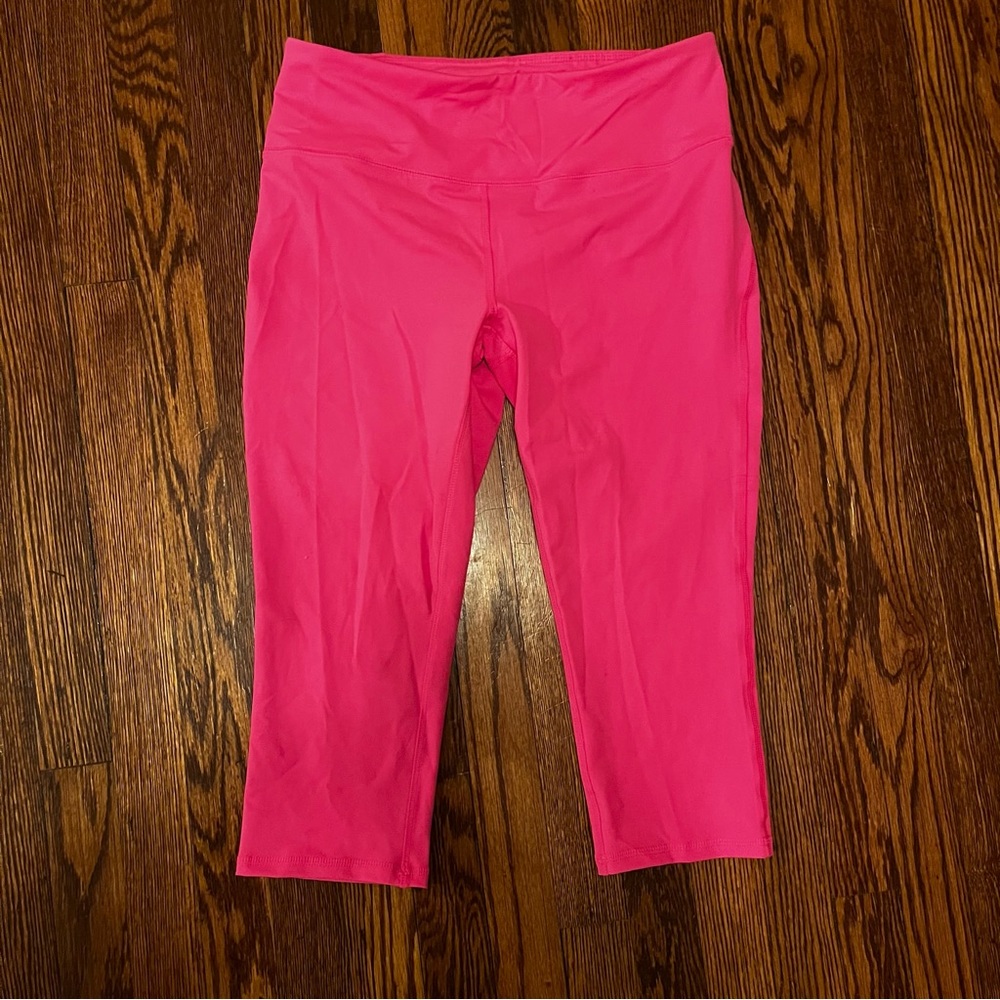 Hot Pink Dick’s sporting goods (DSG) cropped legging